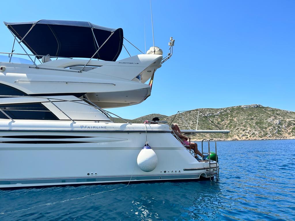 Fairline Phantom 43 stern platform
