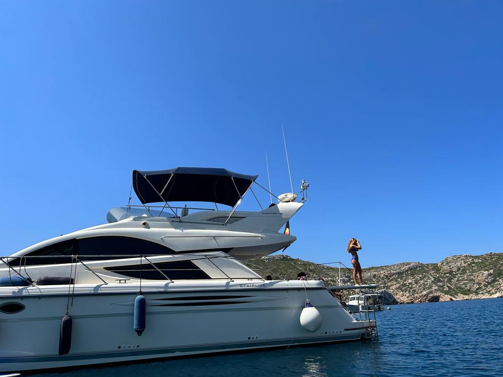 Fairline Phantom 43 aft deck