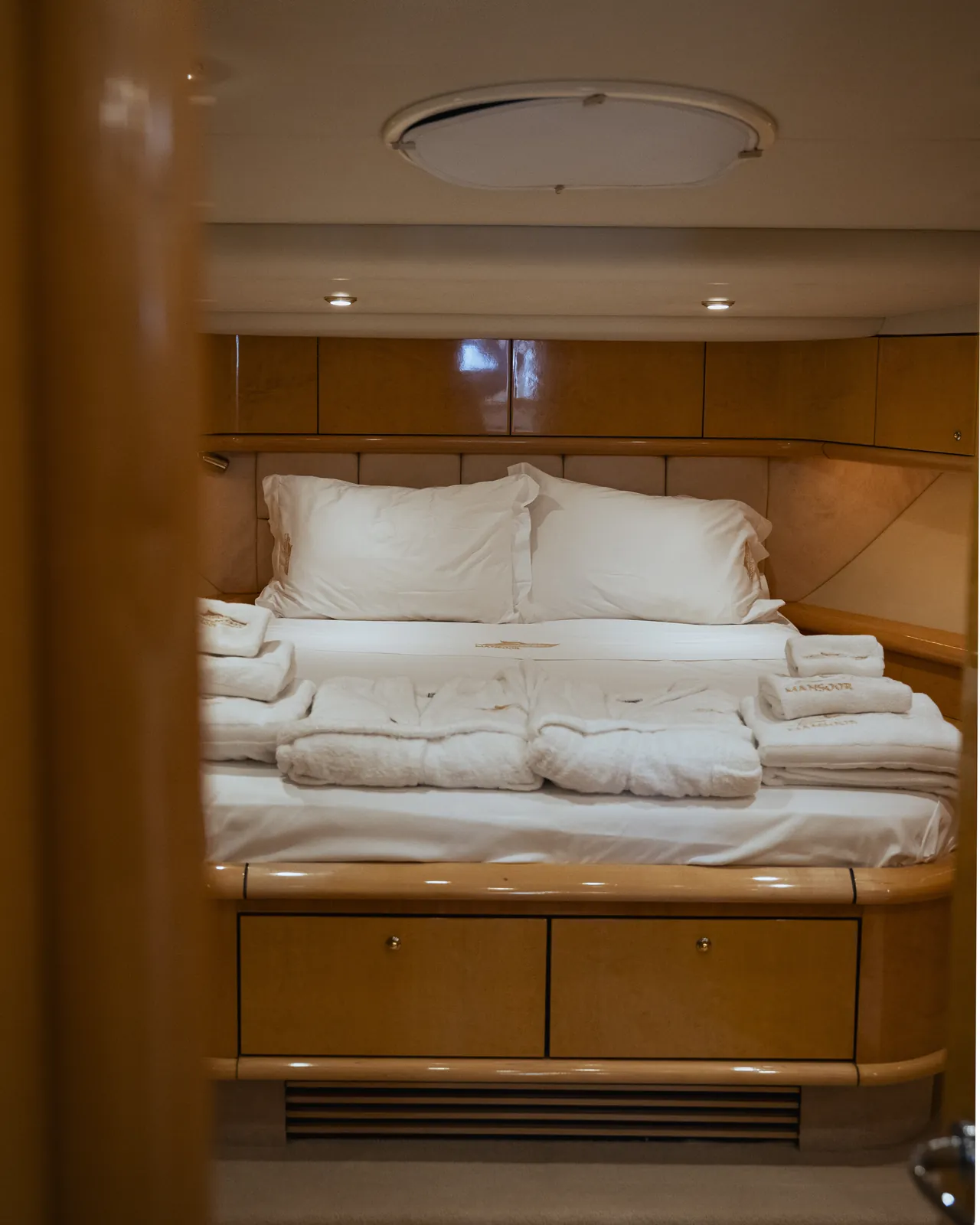 MANSOOR guest cabin