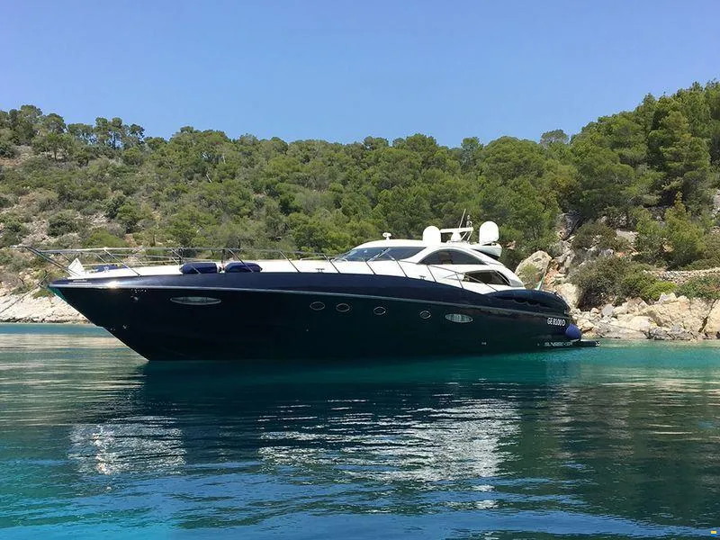 MANSOOR anchored in a turquoise cala