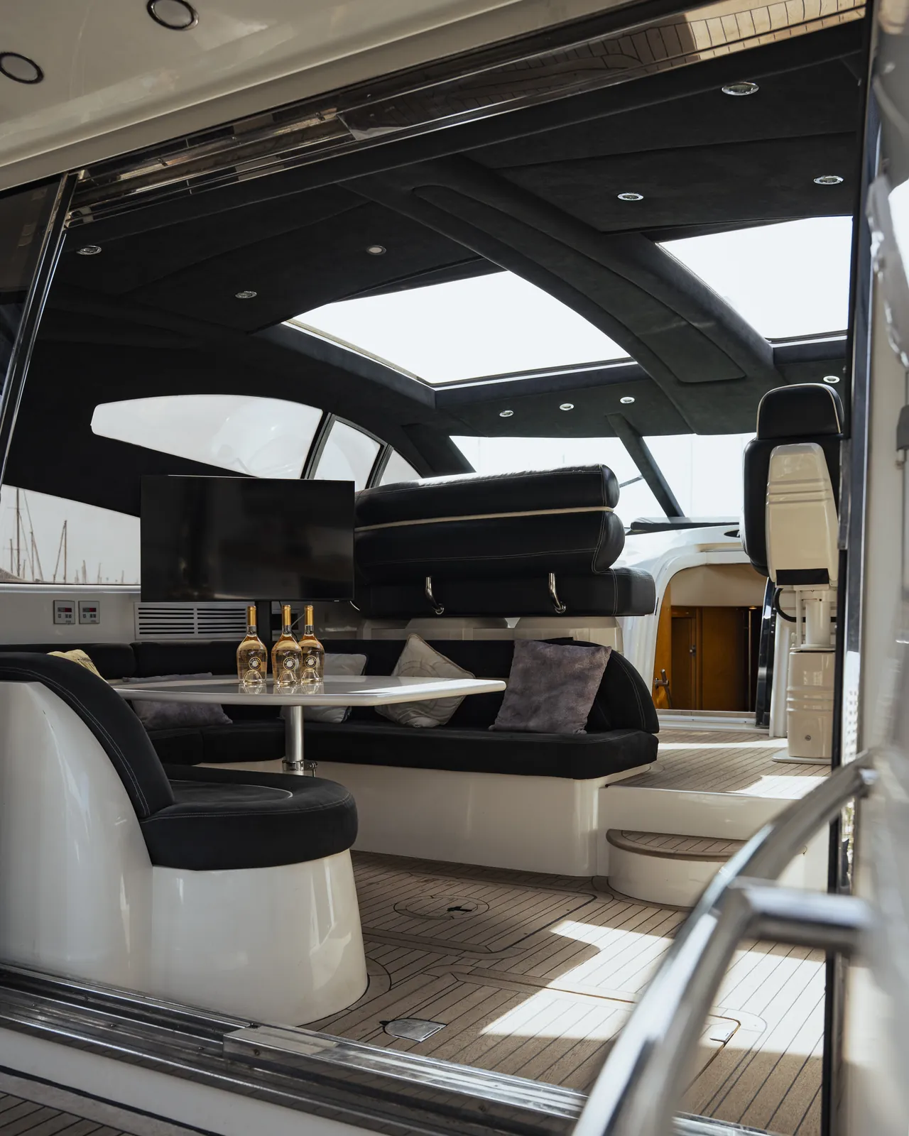 MANSOOR cockpit under the open sunroof