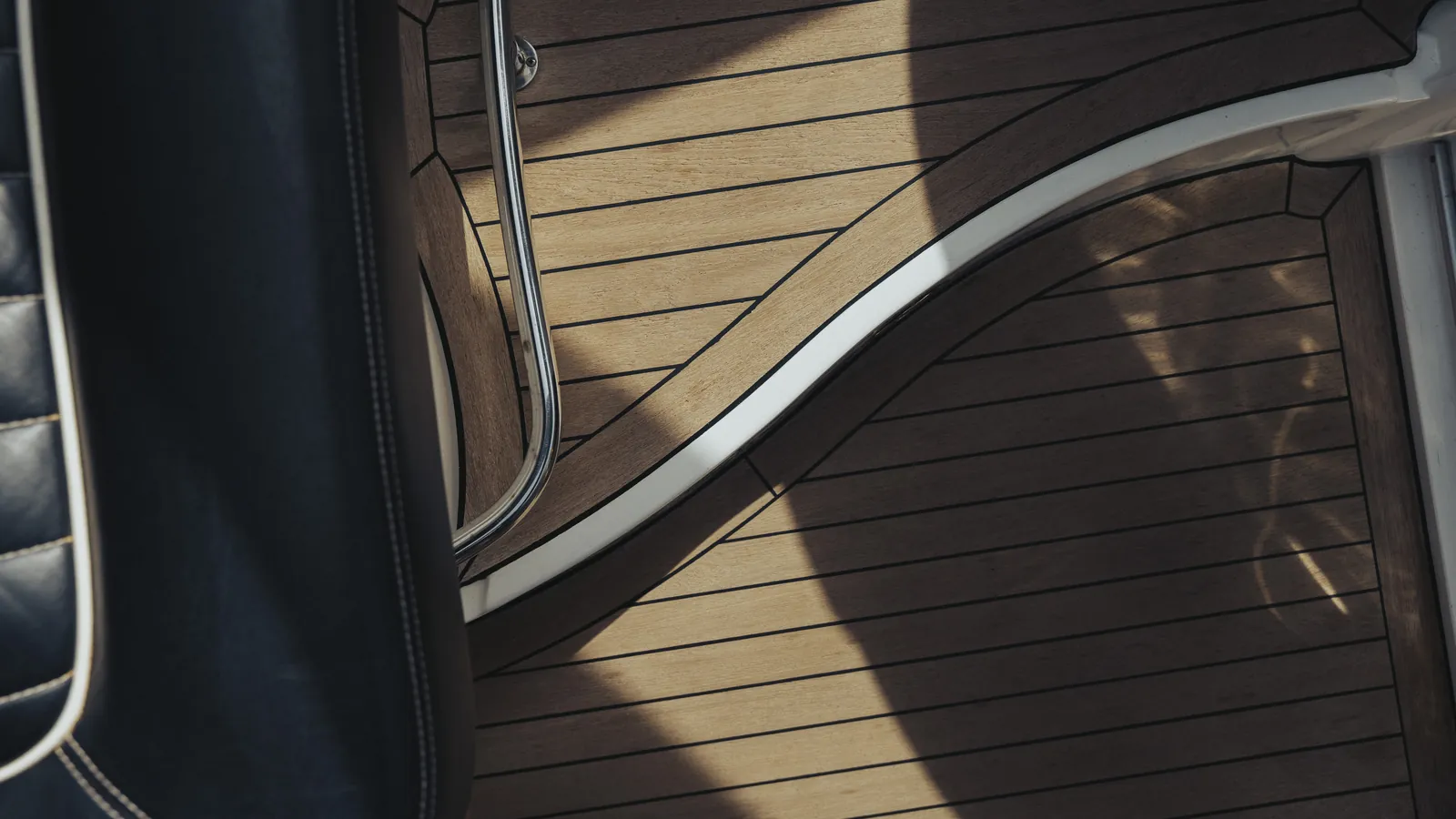 MANSOOR teak deck detail