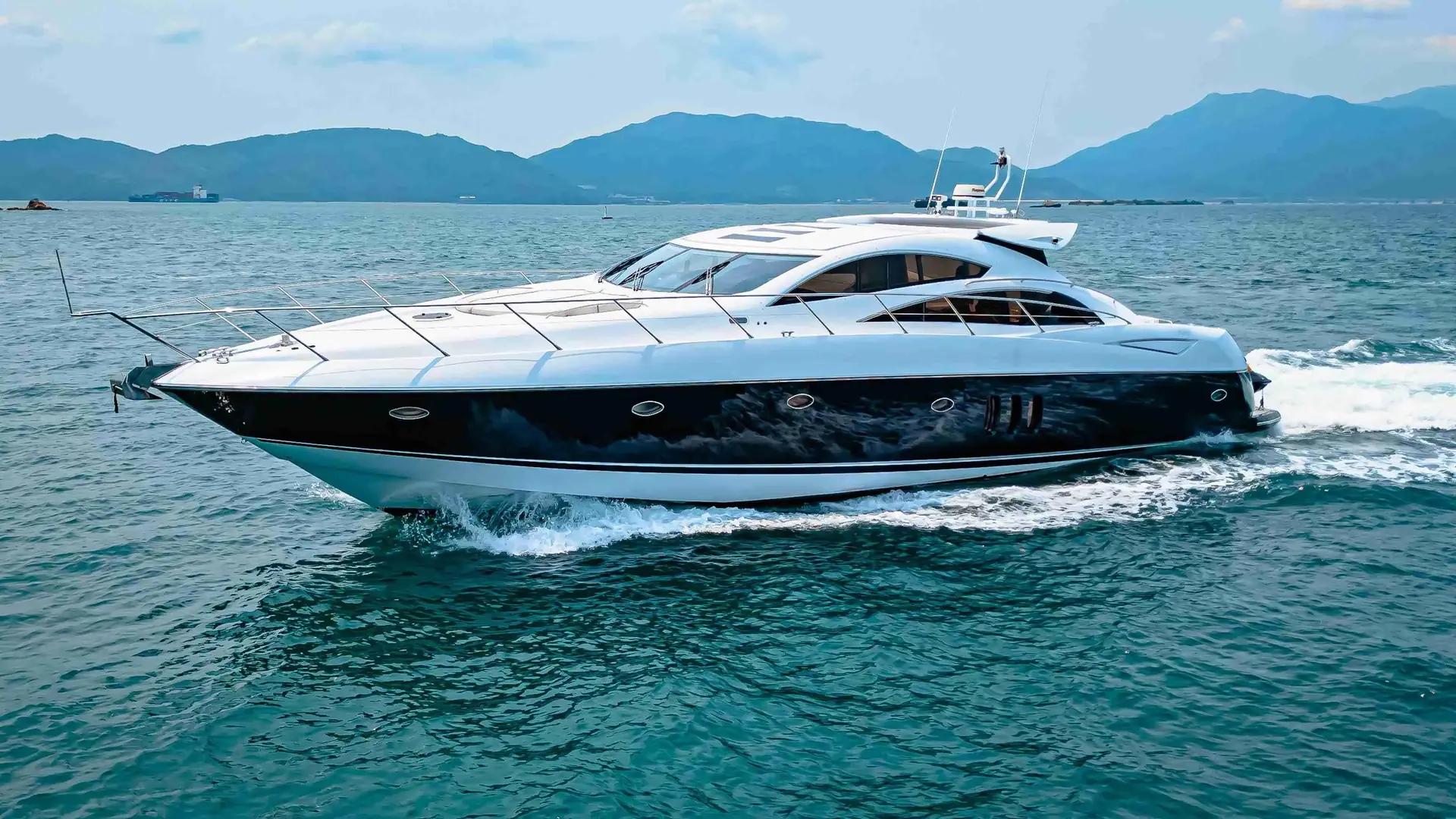 Motor yacht charter Menorca