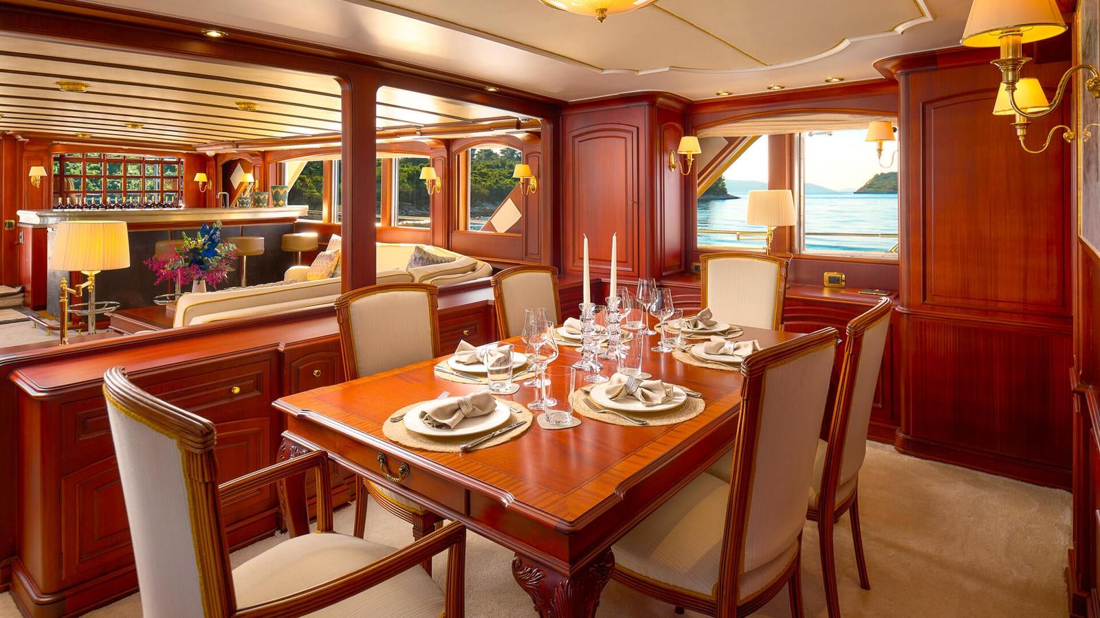 TO JE TO dining room