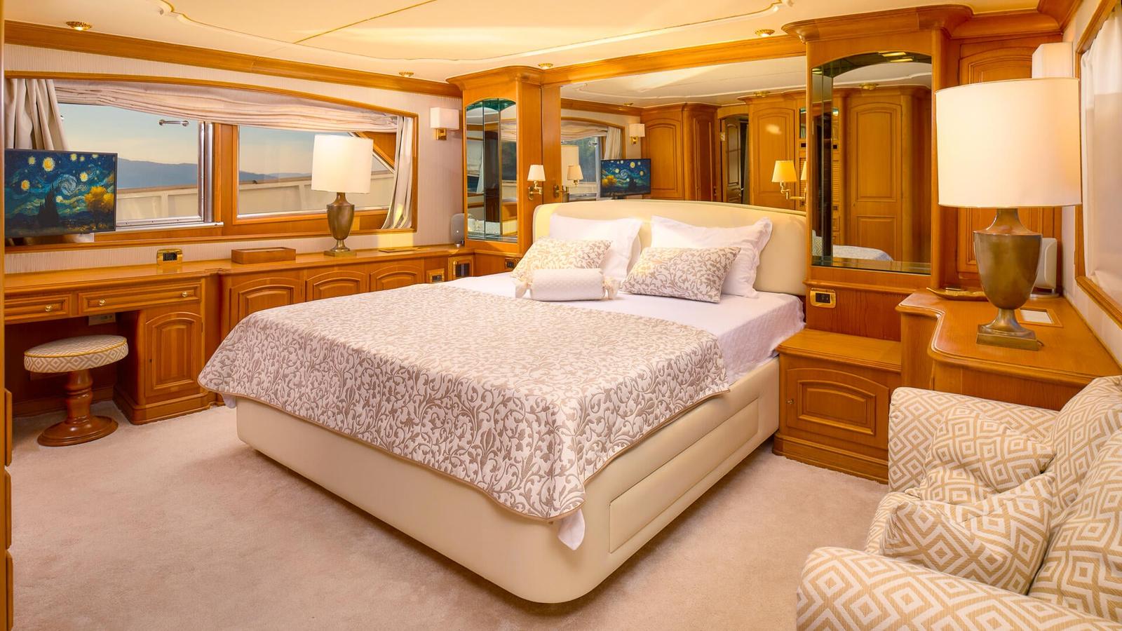 TO JE TO master cabin