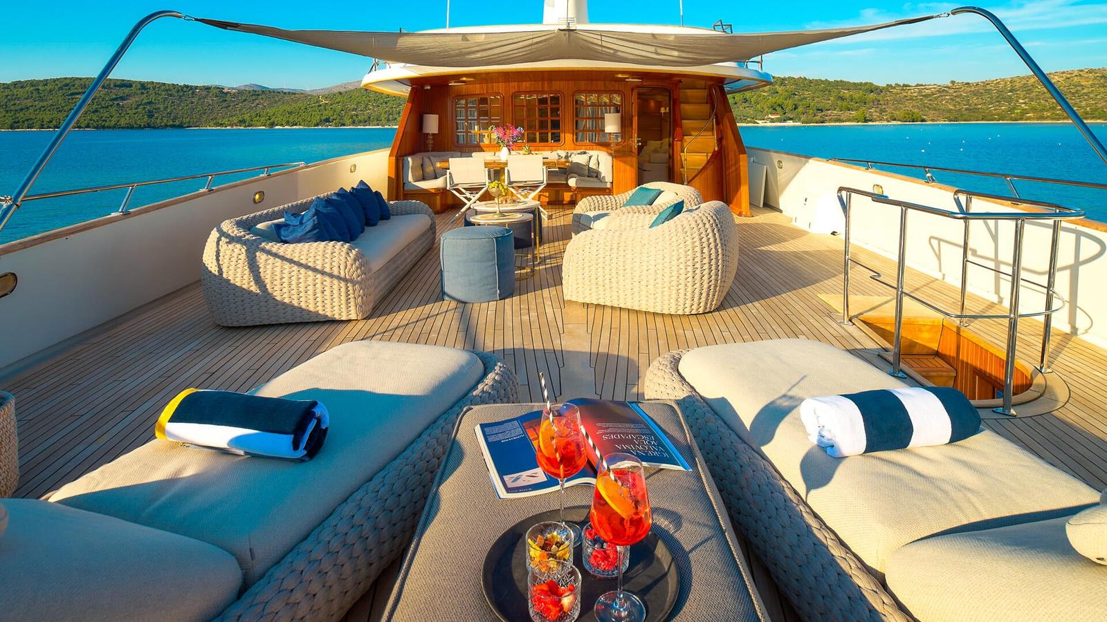 TO JE TO sun deck