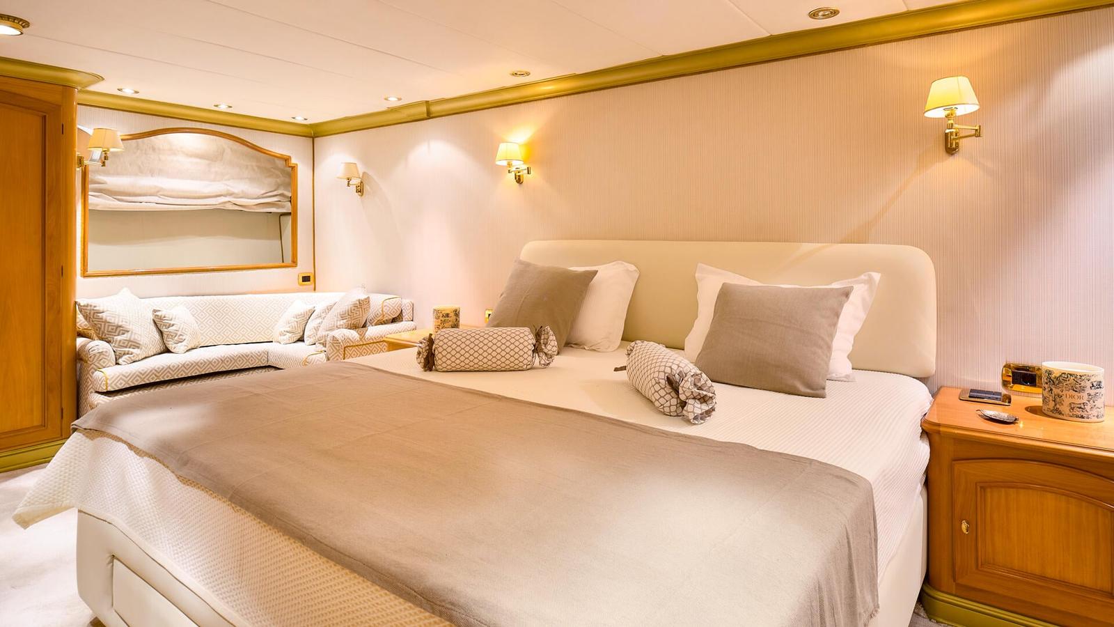 TO JE TO VIP cabin